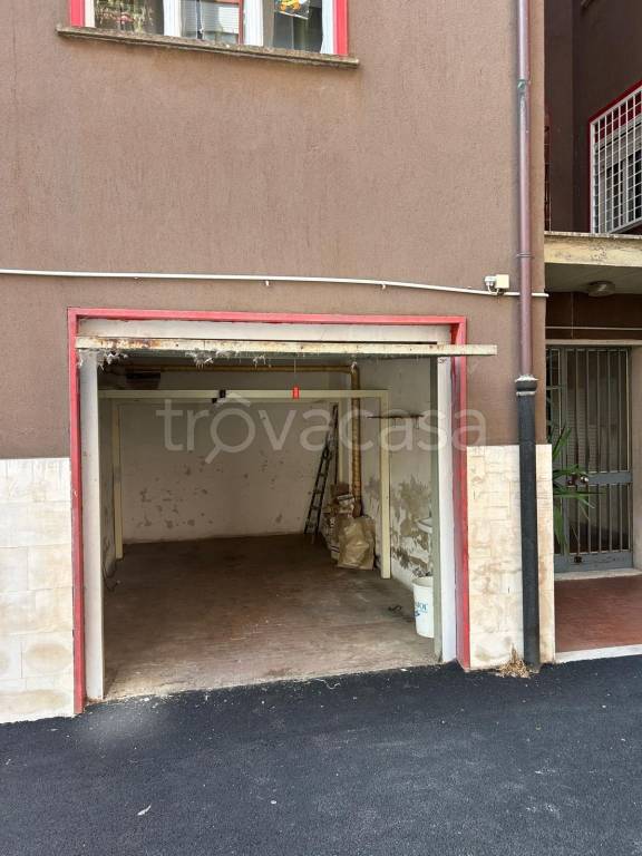 locale di sgombero in vendita a Viterbo