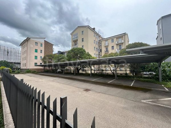 locale di sgombero in vendita a Viterbo