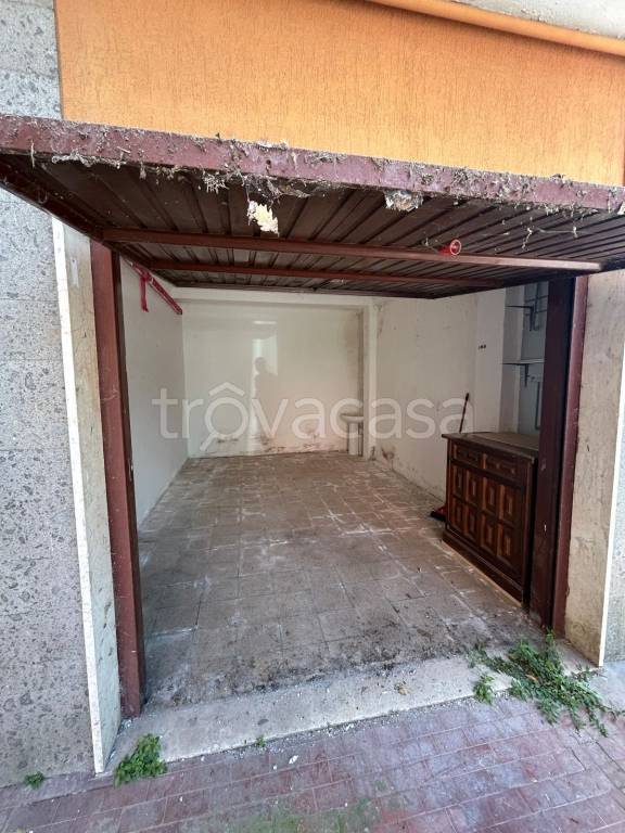 locale di sgombero in vendita a Viterbo