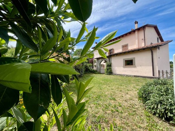casa indipendente in vendita a Viterbo in zona San Martino al Cimino