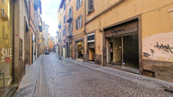 locale commerciale in vendita a Viterbo