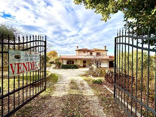 casa indipendente in vendita a Viterbo in zona Buon Respiro