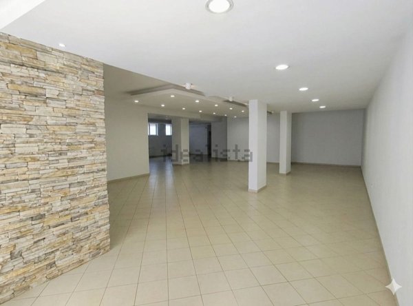 locale commerciale in vendita a Viterbo