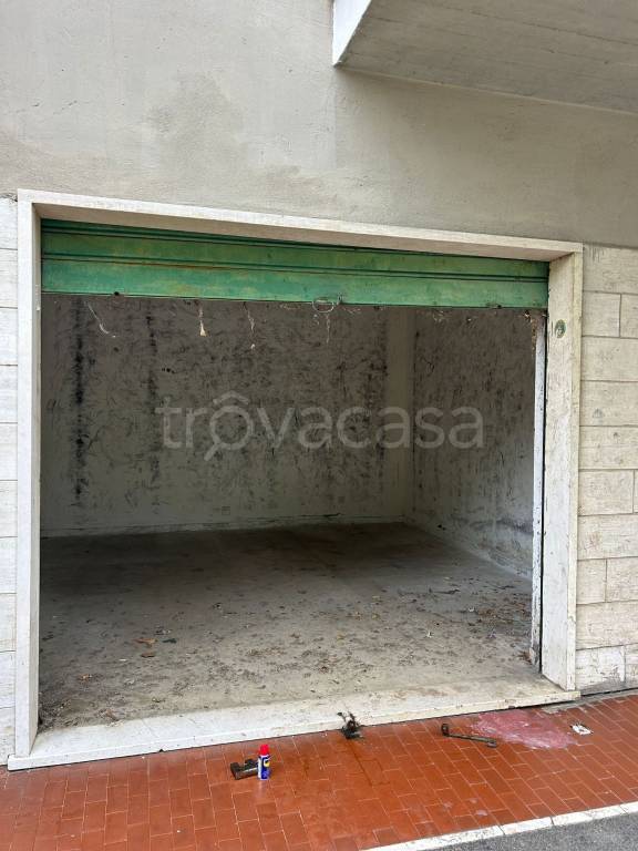 locale di sgombero in vendita a Viterbo