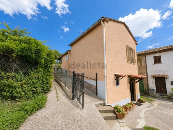 casa indipendente in vendita a Viterbo