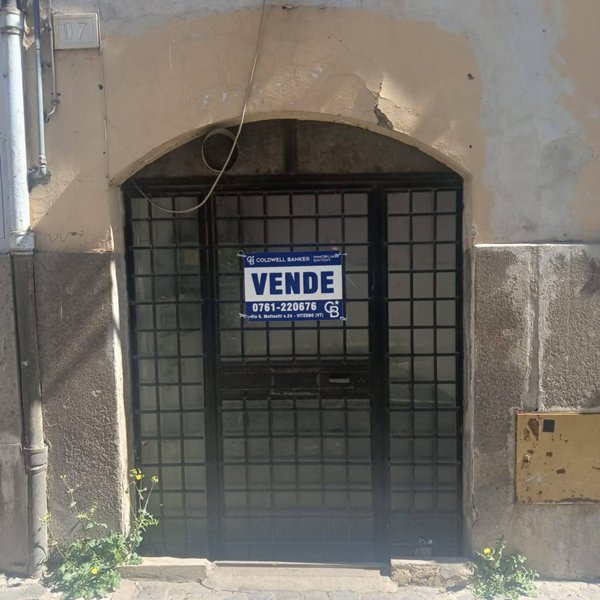 locale di sgombero in vendita a Viterbo in zona Centro Città