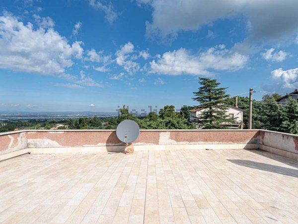 appartamento in vendita a Viterbo in zona Tobia