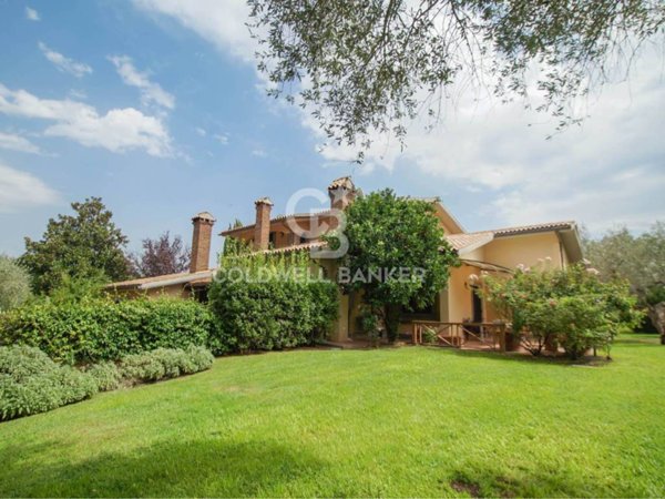 casa indipendente in vendita a Viterbo in zona Centro Città