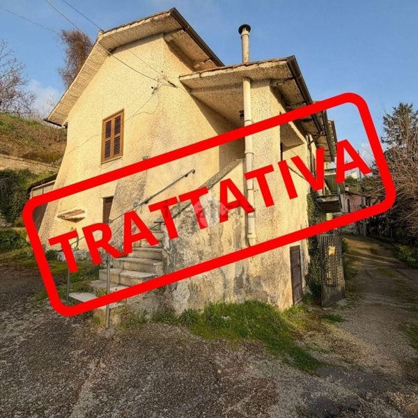 casa semindipendente in vendita a Viterbo in zona San Martino al Cimino