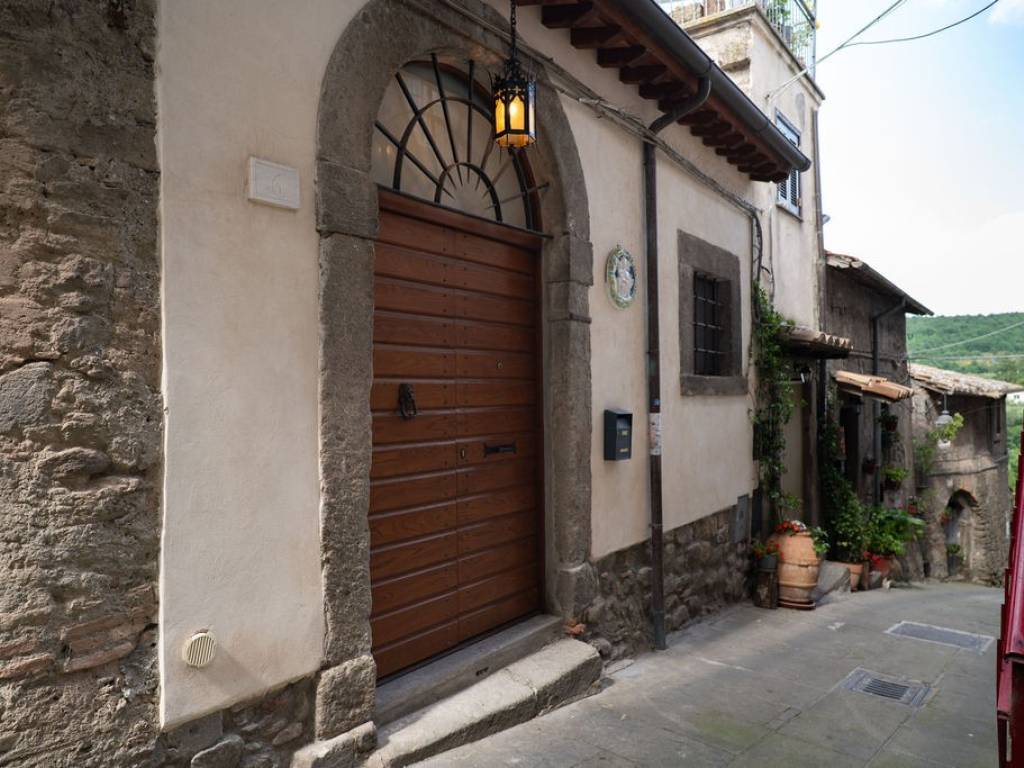 appartamento in vendita a Viterbo in zona Bagnaia