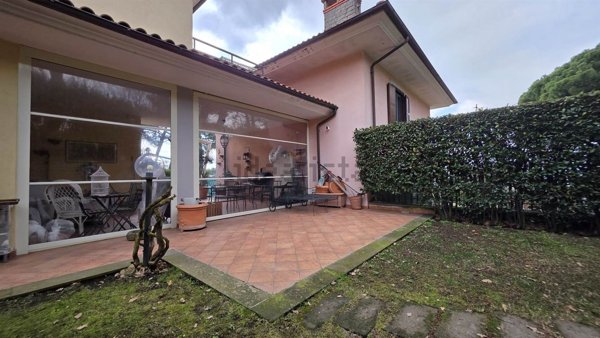 casa indipendente in vendita a Viterbo in zona San Martino al Cimino