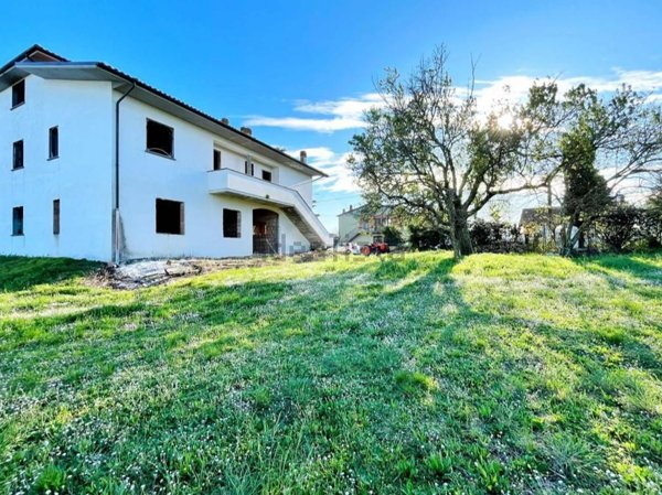 casa indipendente in vendita a Viterbo in zona Fastello