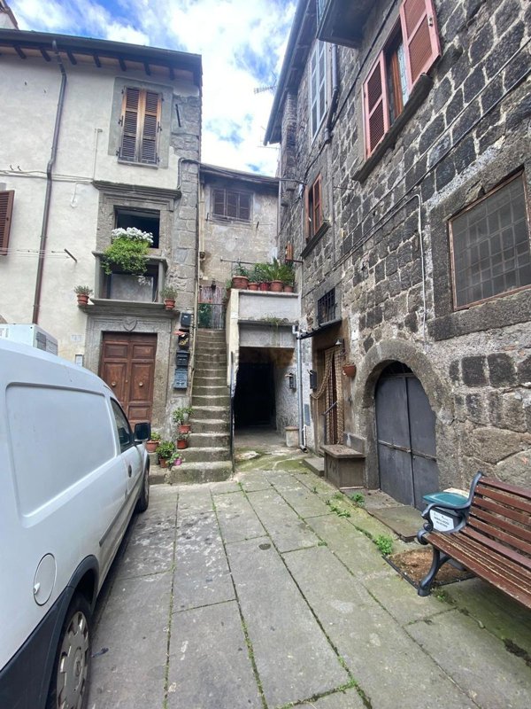 appartamento in vendita a Viterbo in zona Bagnaia