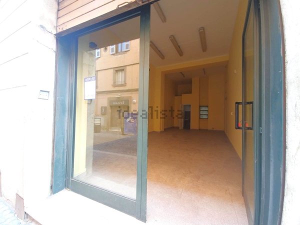 locale commerciale in vendita a Viterbo in zona Centro Città