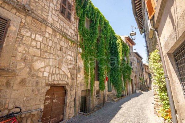 casa indipendente in vendita a Viterbo in zona Centro Città
