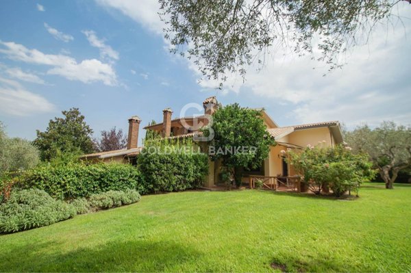casa indipendente in vendita a Viterbo in zona Centro Città