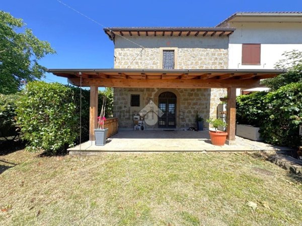 casa indipendente in vendita a Viterbo in zona Monterazzano