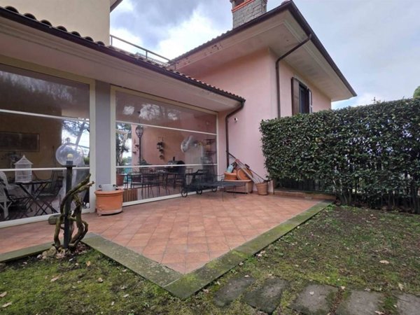 casa indipendente in vendita a Viterbo in zona San Martino al Cimino