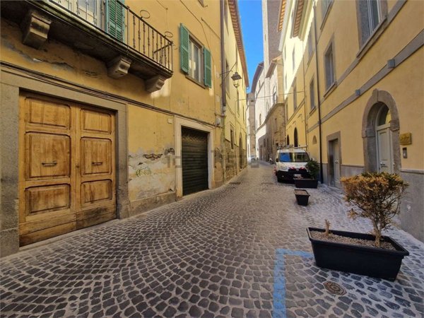 appartamento in vendita a Viterbo in zona Centro Città