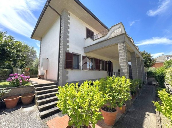 casa indipendente in vendita a Viterbo