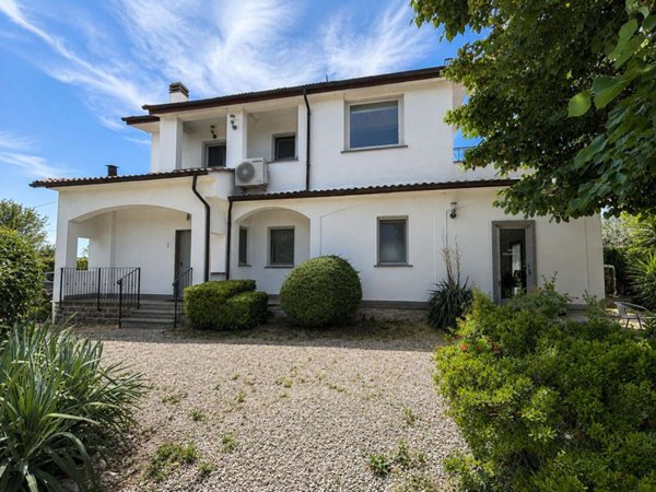 casa indipendente in vendita a Viterbo in zona Centro Città
