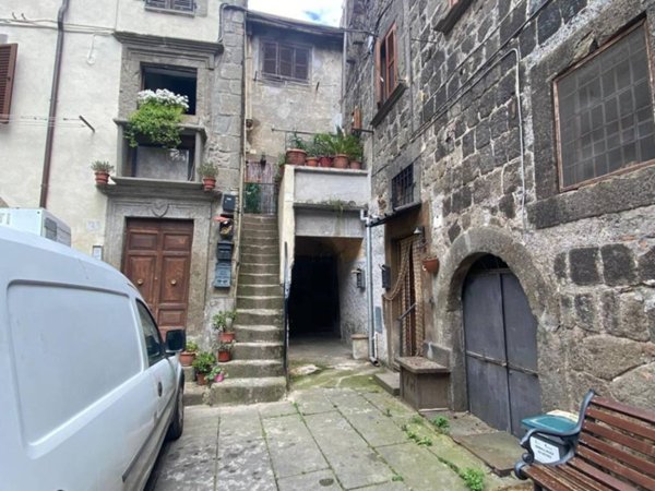 appartamento in vendita a Viterbo in zona Bagnaia