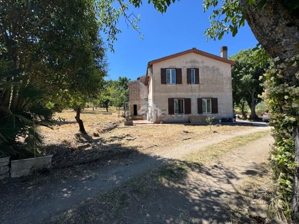 appartamento in vendita a Viterbo in zona La Quercia