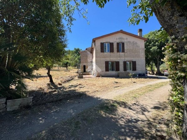 casa indipendente in vendita a Viterbo in zona La Quercia