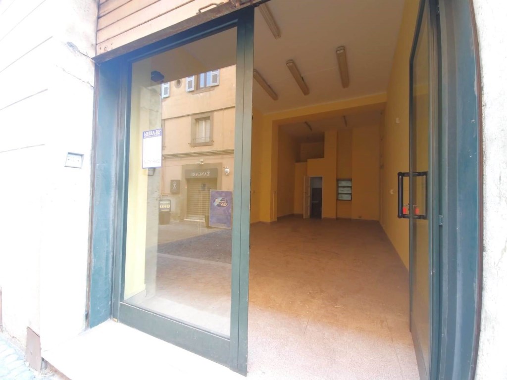 negozio in vendita a Viterbo in zona Centro Città