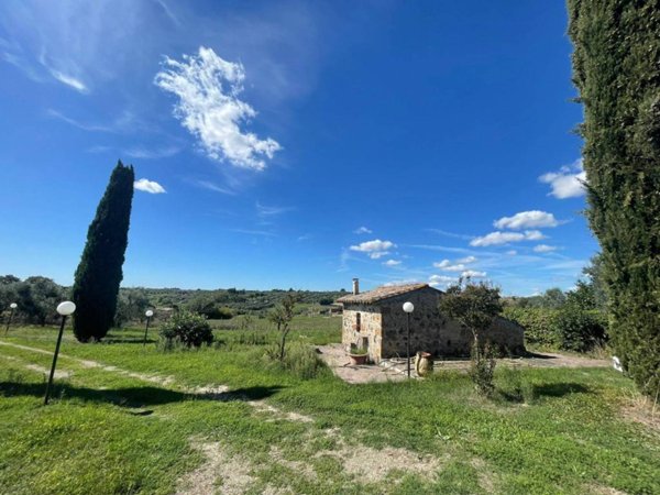 casa indipendente in vendita a Viterbo in zona Monterazzano