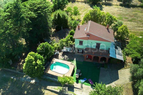 casa indipendente in vendita a Viterbo in zona Tobia