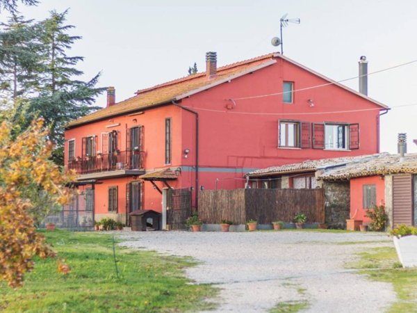 casa indipendente in vendita a Viterbo in zona Bagni di Viterbo