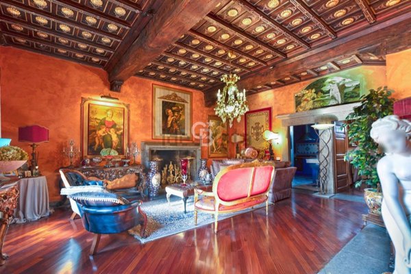 casa indipendente in vendita a Viterbo in zona Centro Città