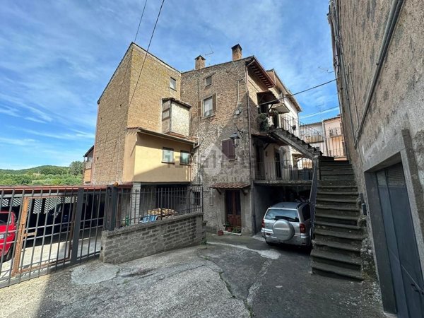appartamento in vendita a Viterbo in zona Bagnaia