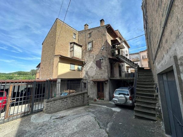 appartamento in vendita a Viterbo in zona Bagnaia