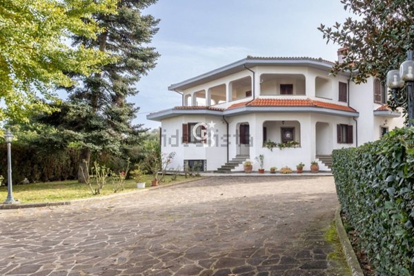 casa indipendente in vendita a Viterbo