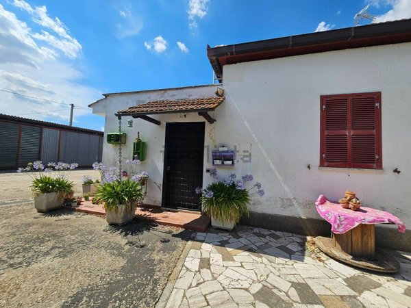 casa semindipendente in vendita a Viterbo