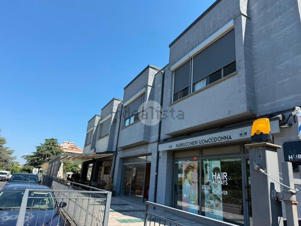 locale commerciale in vendita a Viterbo in zona La Quercia
