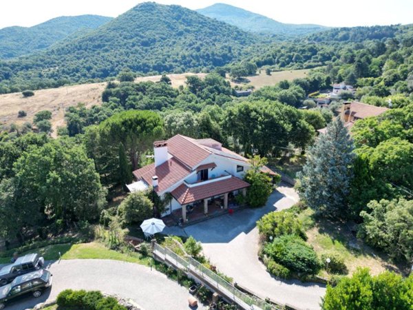 casa indipendente in vendita a Viterbo in zona Bagnaia
