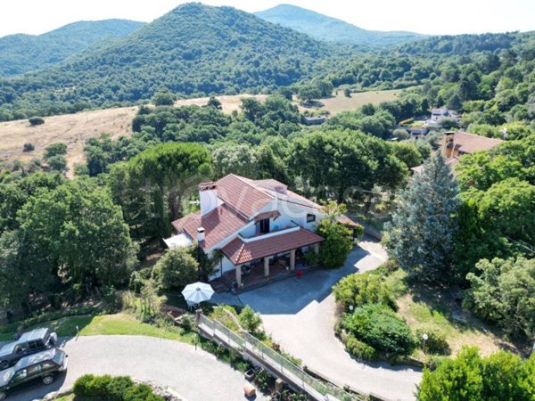 casa indipendente in vendita a Viterbo in zona Bagnaia