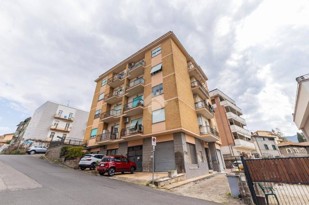 appartamento in vendita a Viterbo in zona Bagnaia