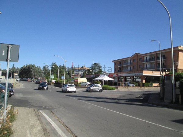 locale commerciale in vendita a Viterbo