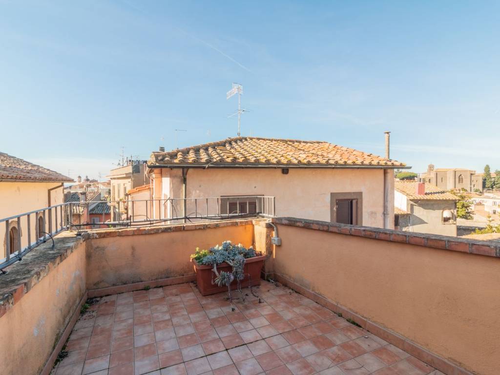 casa indipendente in vendita a Viterbo in zona Centro Città