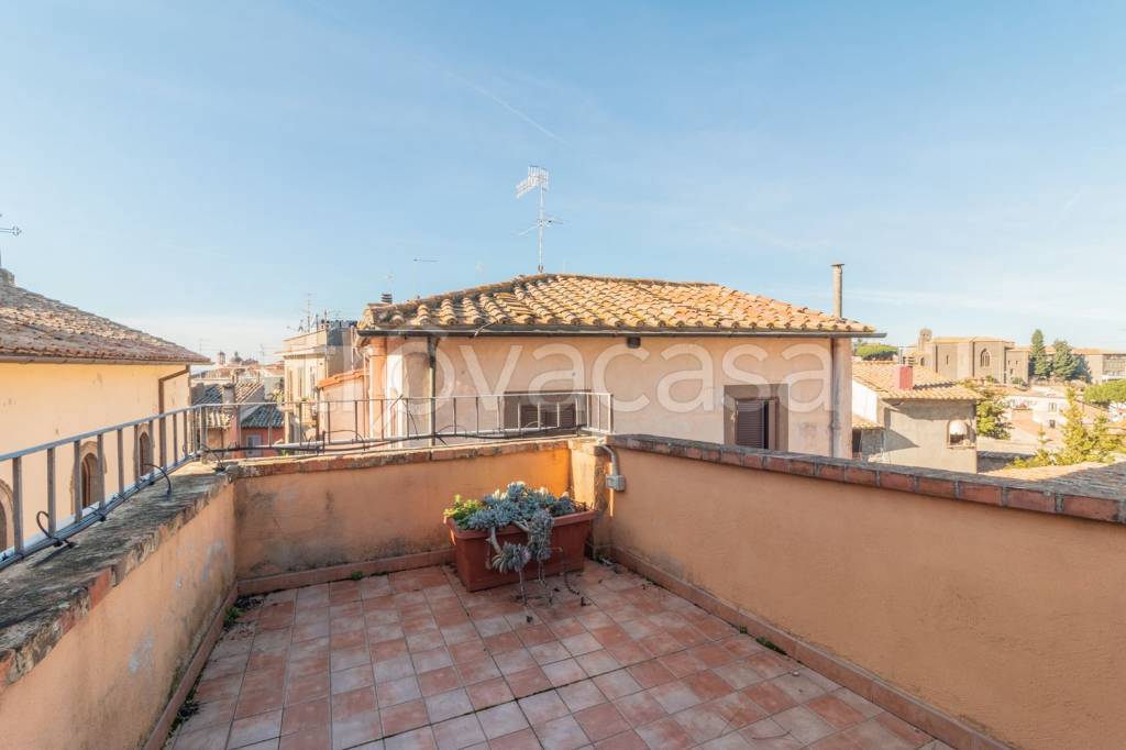 casa indipendente in vendita a Viterbo in zona Centro Città