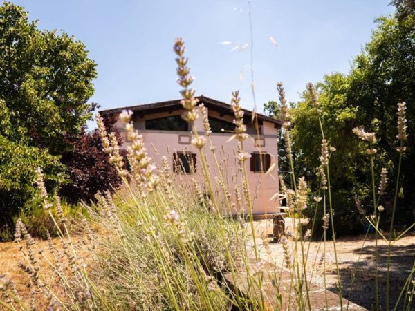 casa indipendente in vendita a Viterbo in zona Tobia