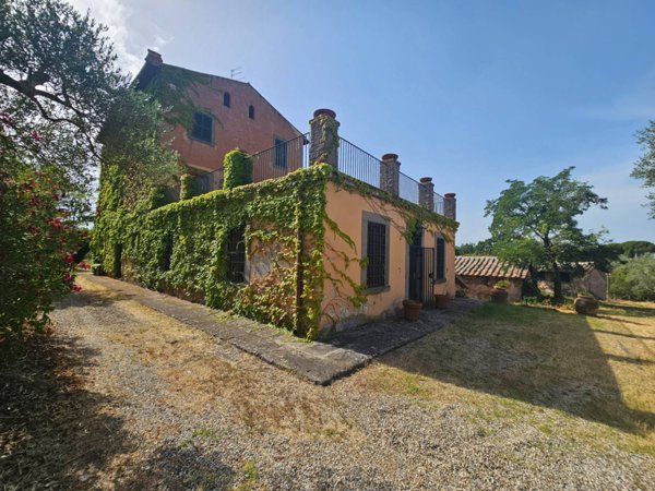 casa indipendente in vendita a Viterbo in zona Centro Città