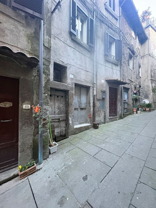 appartamento in vendita a Viterbo in zona Bagnaia