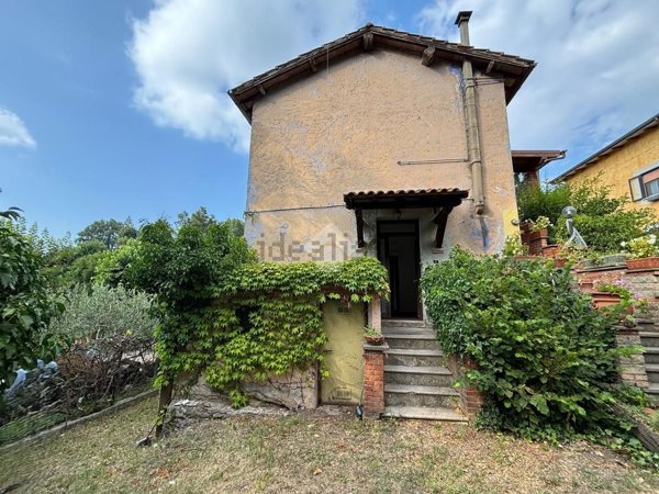 appartamento in vendita a Viterbo in zona San Martino al Cimino