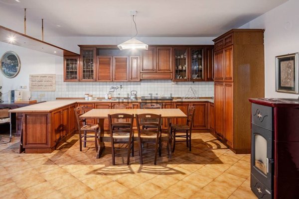 casa indipendente in vendita a Viterbo