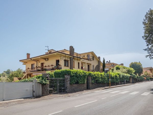 casa indipendente in vendita a Viterbo